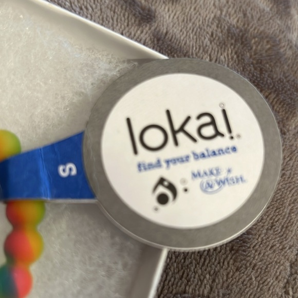 NWT rainbow Lokai bracelet - Picture 2 of 4